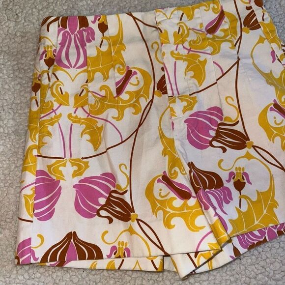 Zara Women’s White Pink Yellow Pleated High Waisted Shorts Size Small - Picture 4 of 9